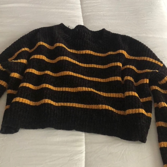 soft cropped sweater - Picture 1 of 1